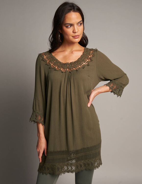 Lange tuniek met macramé en 3/4-mouwen (kaki) Lange tuniek met macramé en 3/4-mouwen (kaki)